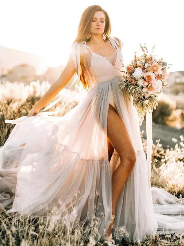 Light Grey V-Neck Sleeveless Wedding Dress Tulle Long Bridge Gowns With Train