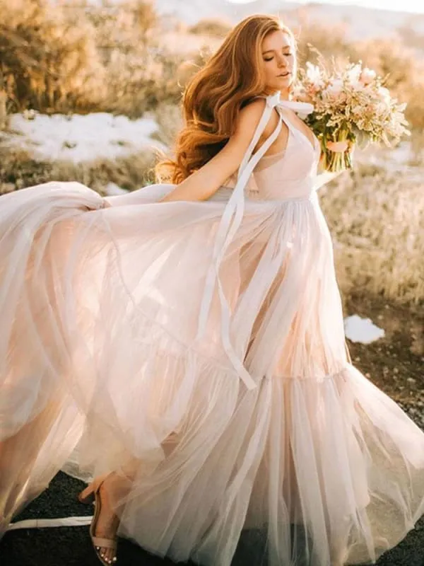 Light Grey V-Neck Sleeveless Wedding Dress Tulle Long Bridge Gowns With Train